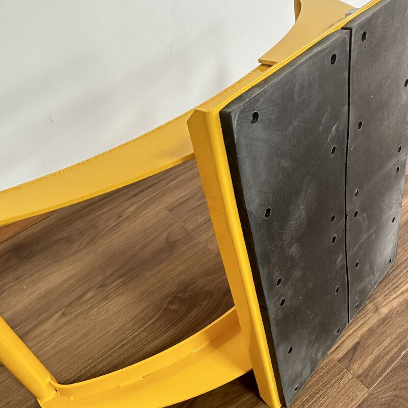 Le système modulaire HiTOMARUKUN de barrières de sécurité routières temporaires thermolaquées offre un contrôle du trafic et une sécurité accrue dans les zones de travaux.