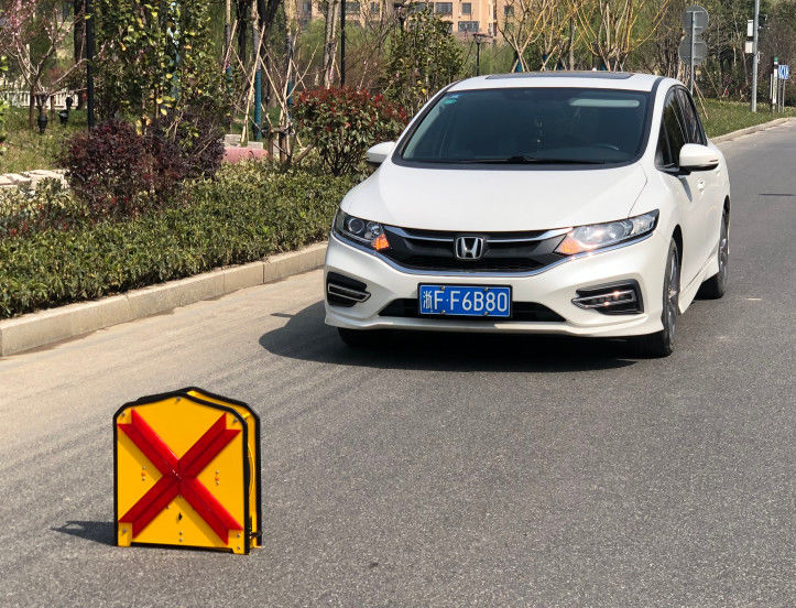 Tableau à flèche LED imperméable à l'eau avec bande lumineuse rétractable de 3500 mm et construction en alliage d'aluminium A5052