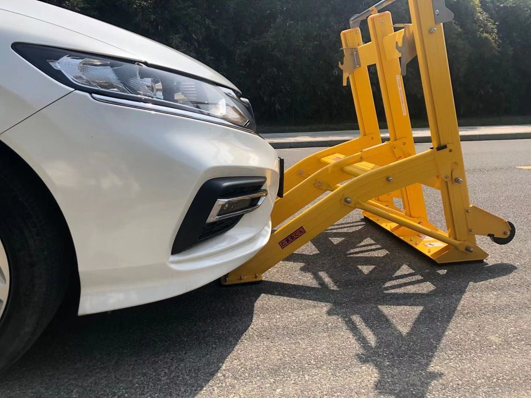 Absorption des chocs jaune Barricade de véhicule portable pliable 25 kg pour la sécurité de la construction